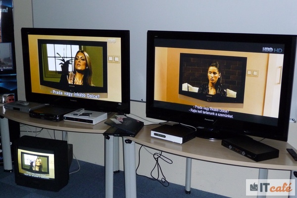 Három generációs családkép (jobbra az HBO HD adása, balra az SD adás plazmán és CRT-n)
