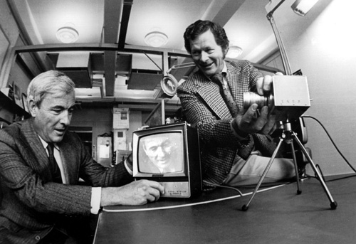 A két feltaláló (balra Boyle) 1974-ben egy CCD-kamerával (Fotó: Alcatel-Lucent/Bell Labs)