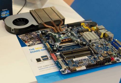 Intel HTS1155LP tesztplatform Intel HTS1155LP tesztplatform