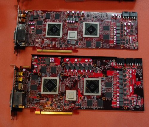 PowerColor Radeon HD 6970 X2 és felette a HD 6990