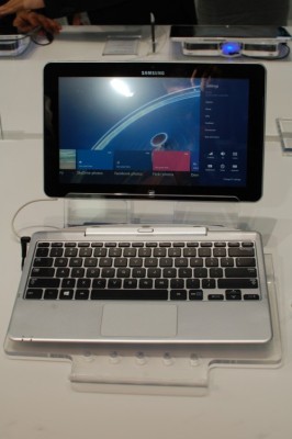 Samsung ATIV Smart PC Pro és a dokkoló egyben