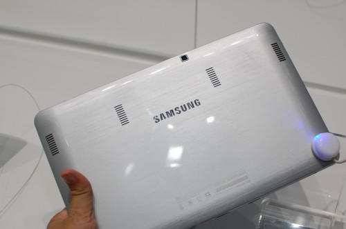 A Samsung ATIV Smart PC Pro hátoldala