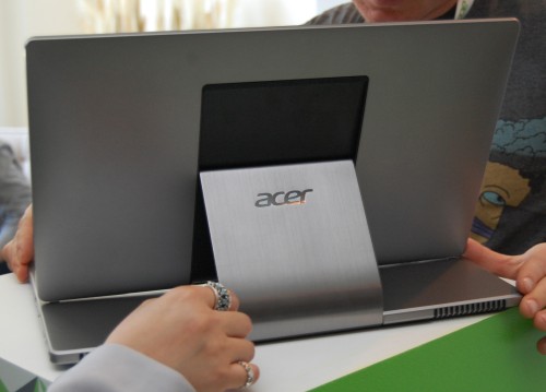 Acer Aspire R7 és az Ezel zsanér