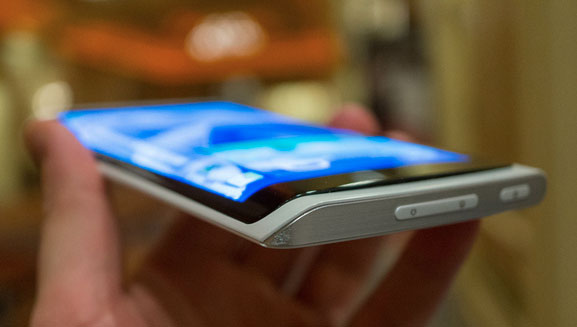 Legördülő kijelző a prototípus Samsung okostelefonon