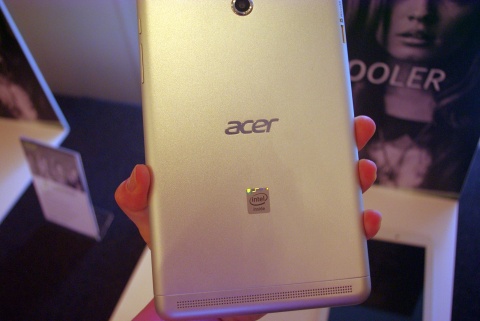 Az Acer Iconia Tab 8 alumínium hátlapja