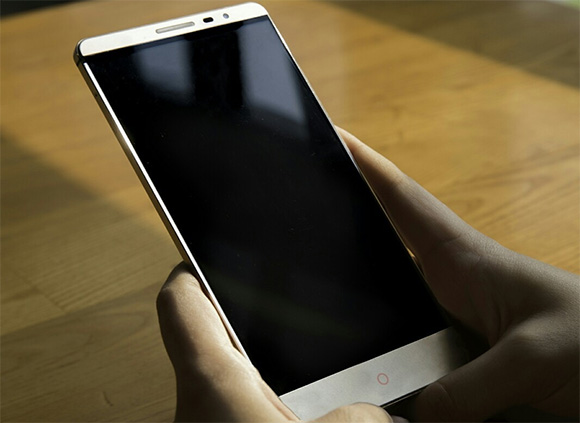 A Nubia Z9 vékony képernyőkereteket kapott