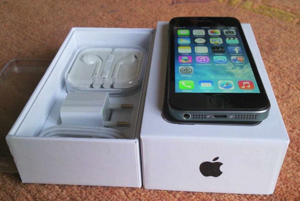 Rengetegen kínálnak használt iPhone-t eladásra. Nem árt, ha megvan a doboz és az eredeti tartozékok.