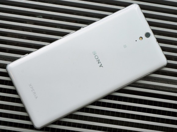 Az Xperia C5 Ultra hátlapja ívelt kivitelt kap. Vajon a következő Sony csúcskészülék is hasonló lesz?