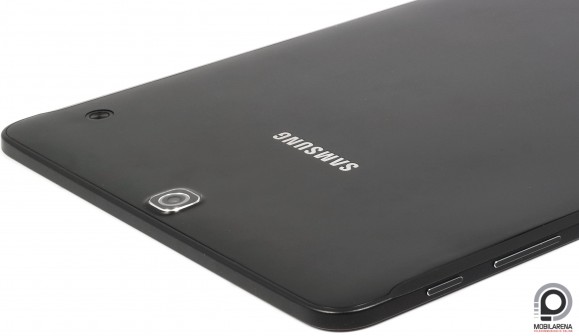 A Samsung Galaxy Tab S2 hosszanti oldalai kissé csapottak a kényelmesebb fogás érdekében