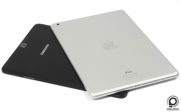 A Galaxy Tab S2 az iPad Air társaságában