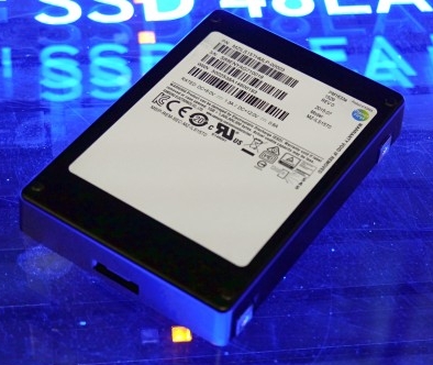 Samsung PM1633a 16 TB-os SSD