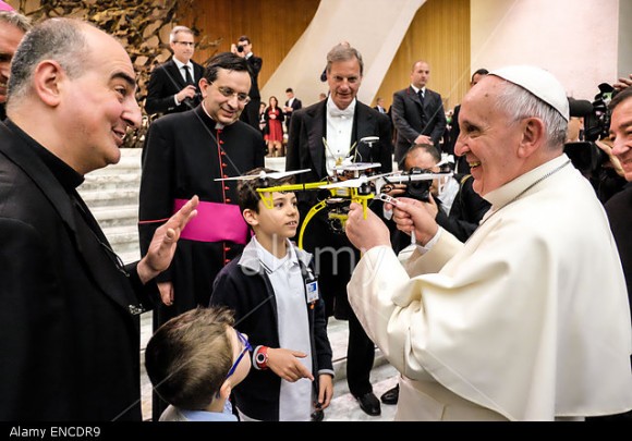 Drón és pápa