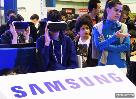 Népszerűek a Samsung virtuális valóság szemüvegei