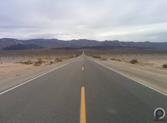 A Death Valley központjába vezető út