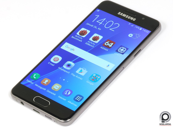 Vékony képernyőkeretek könnyítik meg az új Galaxy A3 kezelését