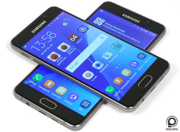 Az új Galaxy A3 (felül) egyértelmű előrelépés a régihez képest, az ár viszont még mindig magas
