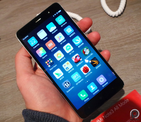A Redmi Note 3 Pro pont úgy néz ki, mint a sima változat, a különbség hardveresen van