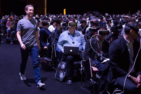 Mark Zuckerberg besétál a Samsung sajtóeseményére és senki sem veszi észre