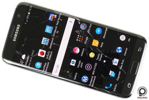 A TouchWiz immáron Android Marshmallow-n fut és továbbra is témázható