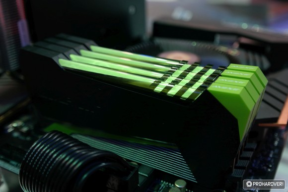 Avexir Green Tesla DDR4