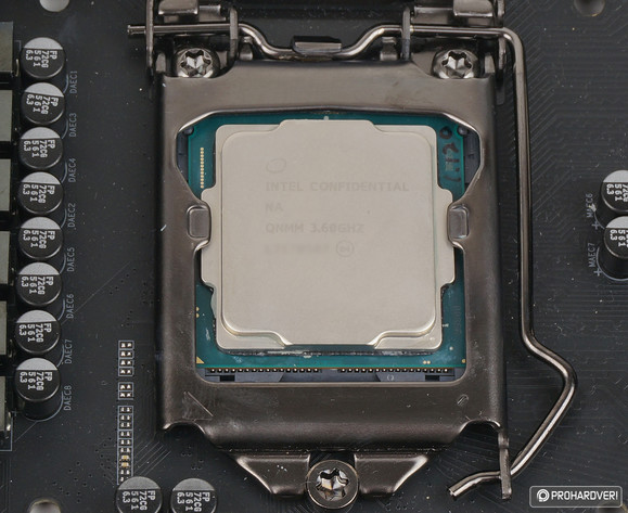 Az Intel Core i5-8600K előkészítve bevetésre