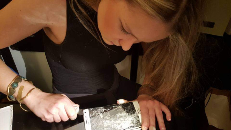 Mit tegyünk, ha itthon hivatalosan nem forgalmazott készülék (Note Edge) törik össze, de tele van pótolhatatlan személyes adatokkal és emlékekkel? Mit tegyünk, ha itthon hivatalosan nem forgalmazott készülék (Note Edge) törik össze, de tele van pótolhatatlan személyes adatokkal és emlékekkel?