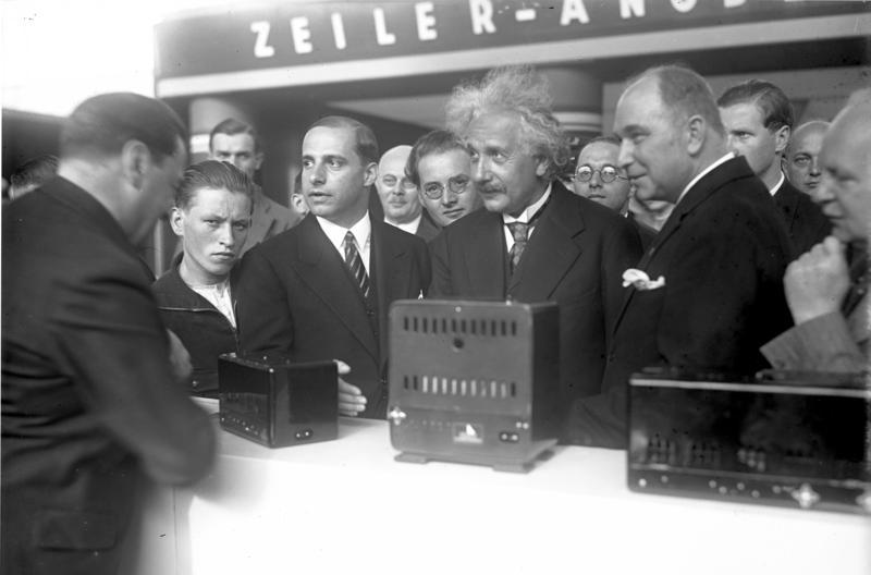 Einstein megnyitja az 1930-as IFA kiállítást.