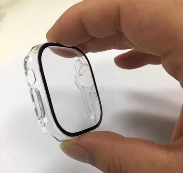 Apple Watch Pro: renderkép az óráról és egy fotó egy hozzá készült tokról.