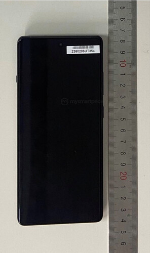 Az első két élőkép a OnePlus 12R-ről