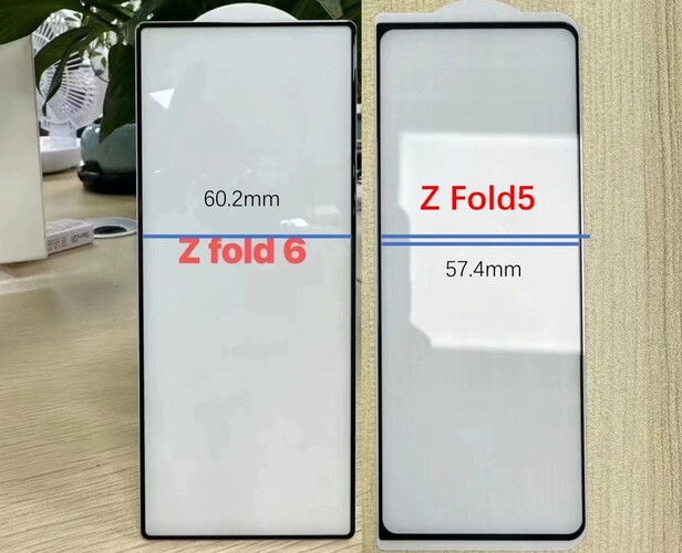 Balra a Z Fold 6, jobbra a Z Fold 5 kijelzőjének üvege
