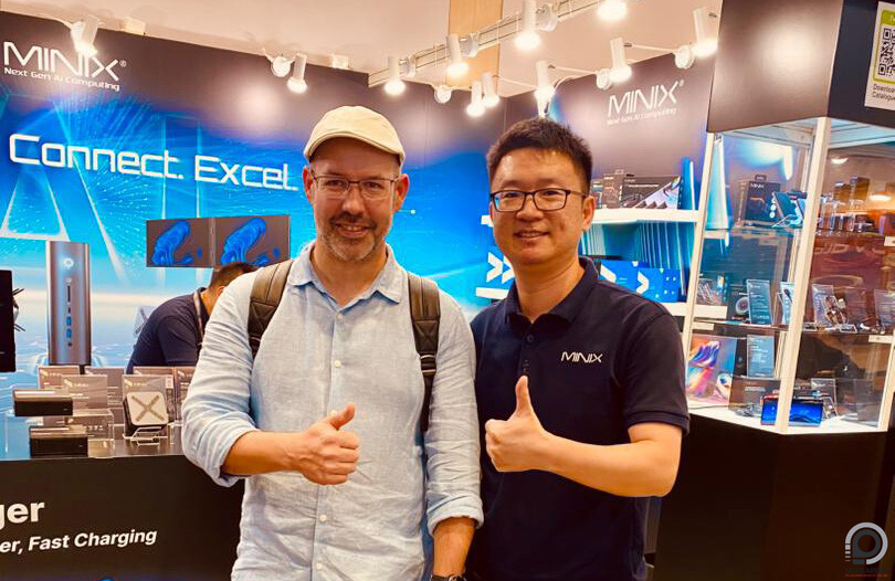 Carl meg én a Minix standja előtt Carl meg én a Minix standja előtt