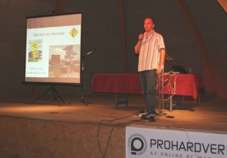 Szabó István az internet eltéríthetőségét mutatta be