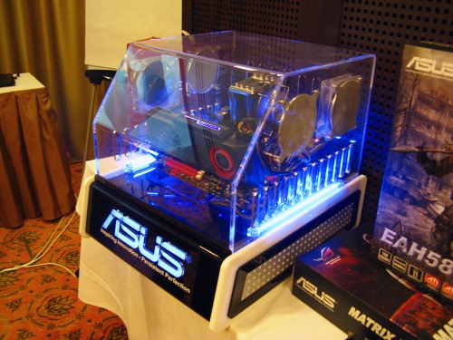 Az Asus ROG gémer PC a Matrix kártyával [+]