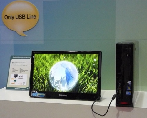 Samsung monitor USB kábelekkel [+] (forrás: TechOn)