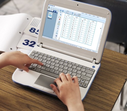 Intel clamshell Classmate PC [+]