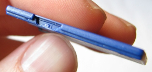 A letört írásvédelmi pöcök helye