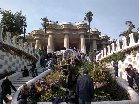 Főbejárat Gaudi által megálmodva