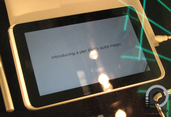 Vitrinben, üveg mögött