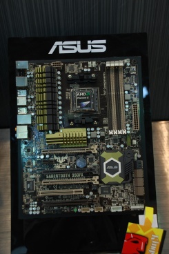 Asus Crosshair V Formula és SaberTooth 990FX