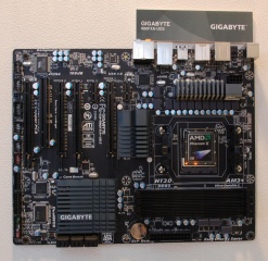 Gigabyte 990FXA-UD3 és 990FXA-UD7