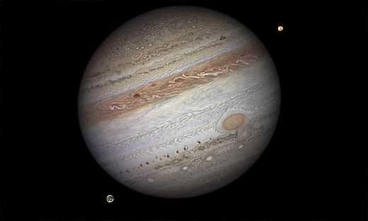 A Jupiter és két holdja, az Io és a Ganümédesz - képmozaik