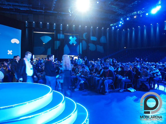 Gyülekeznek az érdeklődők