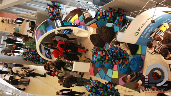 Felülnézetből a Nokia-MS standkomplexum