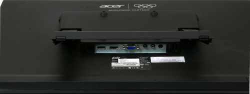 Egy D-Sub, két HDMI, 2 db audio jack - a dobozban D-Sub, HDMI és jack-jack kábel