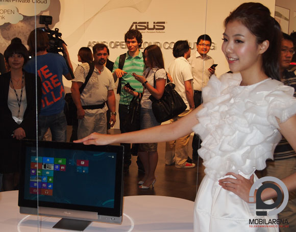 Az AiO szemből - csajjal