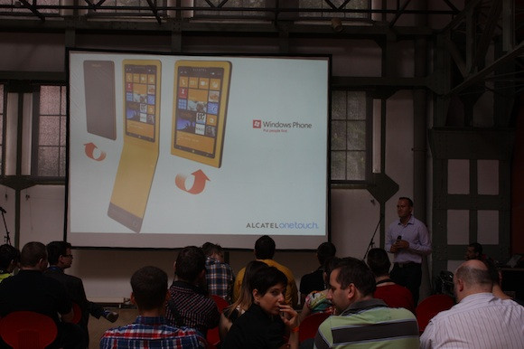 Alcatel "Unicorn" WP8 koncepció