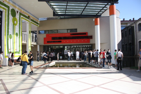 Már sorbanállnak a látogatók