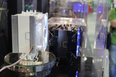 Enermax T40 matt feketében és fehérben