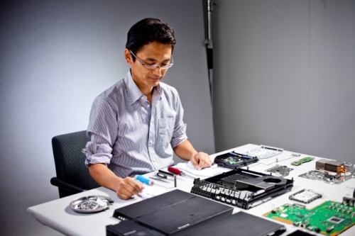 Yasuhiro Ootori és a PlayStation 4 darabokban