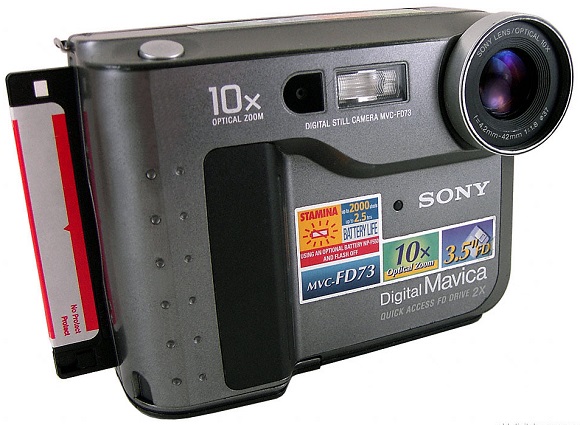 Több tucat, floppyra dolgozó Mavica kamera modellt adott ki a Sony 1980 és 2003 között